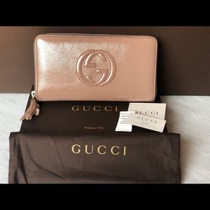 GUCCI Leather Zip around wallet